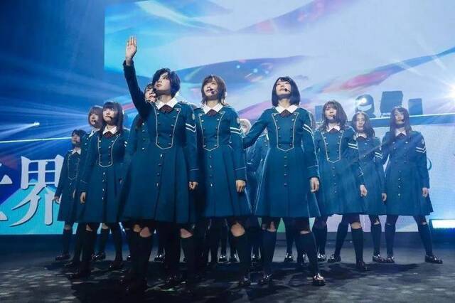 欅坂46平手友梨奈再受伤 18岁少女惹人怜惜