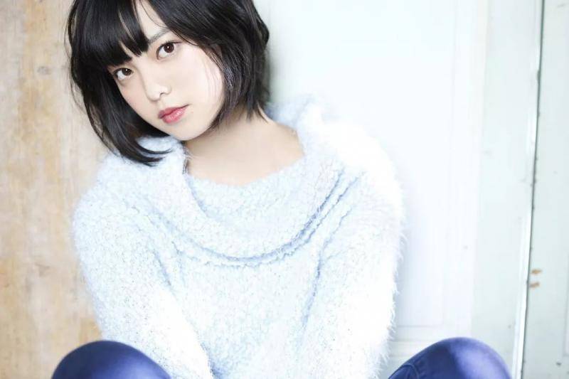 欅坂46平手友梨奈再受伤 18岁少女惹人怜惜