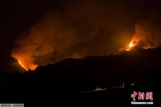 西班牙大加那利岛野火肆虐 已导致近5000人被疏散