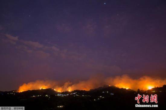 西班牙加纳利群岛再遭山火侵袭已撤离4000人