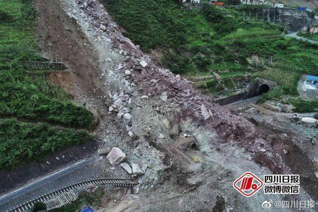 成昆铁路甘洛崩塌：已发现12具疑似失联人员遗体