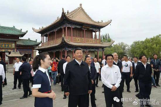 今天上午 习近平来到了嘉峪关关城