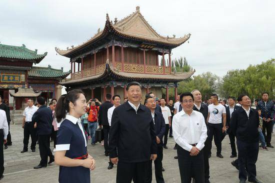 习近平登上嘉峪关城楼 考察嘉峪关关城(图)