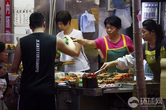 这组涉港照片上热搜 网友:这才是香港该有的样子