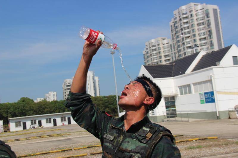 武警战士“魔鬼周”极限训练后昏迷，仍大喊“枪，我的枪！”