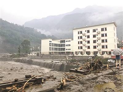 四川暴雨已致8人遇难多人失联 为何灾情来势汹汹?