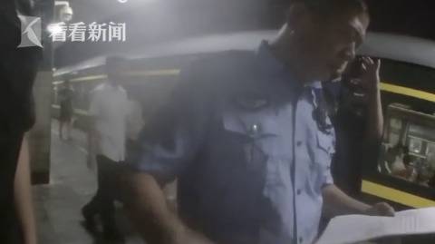 男子酒后踢打乘警扬言“我要上天” 结果悲剧(图)