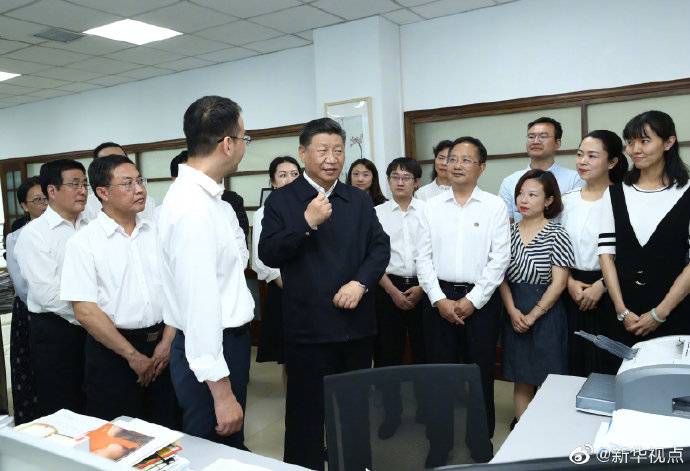 习近平：要提倡多读书建设书香社会