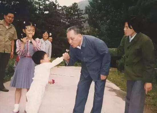 让蒲公英飞起来，1987年，邓小平在北京玉泉山