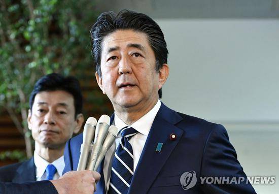 安倍晋三23日回应韩国作废军情协定，神情严肃（韩联社）