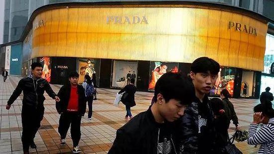 香港铜锣湾的900万店铺月租逼走Prada