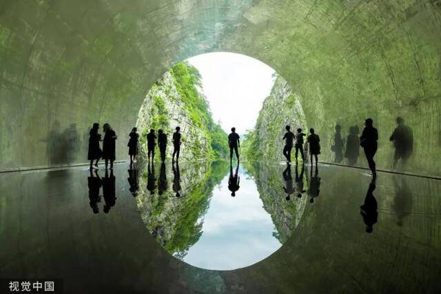 ▲中国建筑师马岩松作品“光之隧道”（视觉中国）