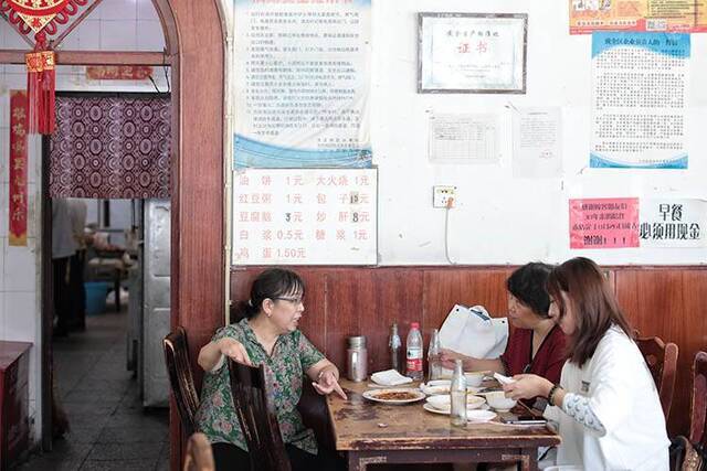 34年国营餐厅闭店老顾客赴宴最后的午餐