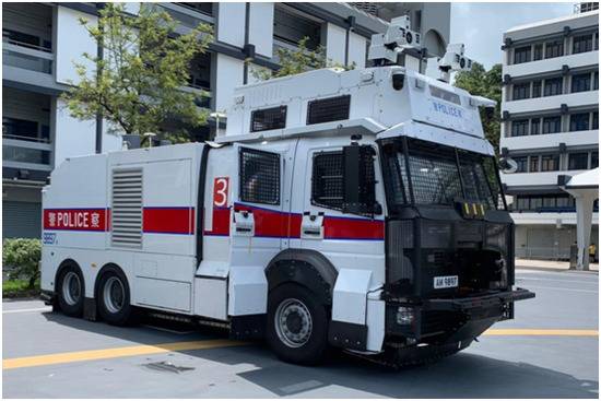 资料图：香港警方配备高压水枪的防暴车。图源：《南华早报》