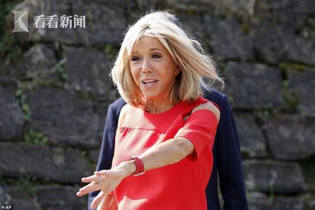 法国第一夫人亮相G7峰会 媒体连给大特写惹麻烦