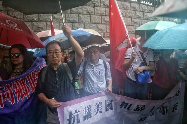 香港市民游行至美领馆 抗议美方近期涉港言论(图)