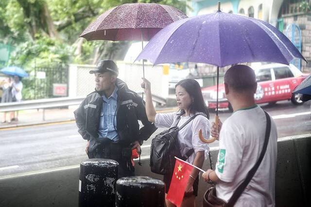 香港市民游行至美领馆 抗议美方近期涉港言论(图)