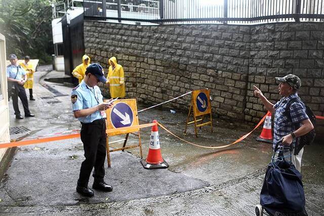 香港市民游行至美领馆 抗议美方近期涉港言论(图)