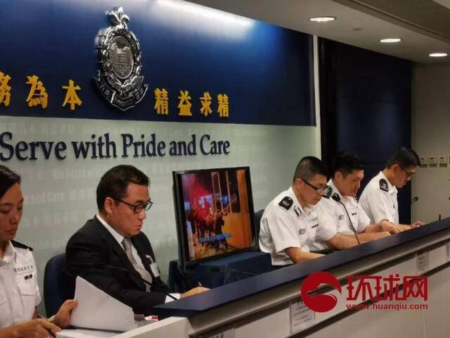 香港警方今天下午举行记者会表示，举枪是当时唯一合适的武力。杨升/摄