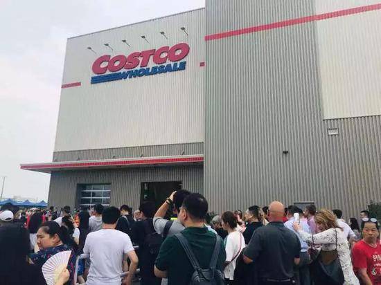 Costco大陆首店上海开业 营业半天被挤爆停业