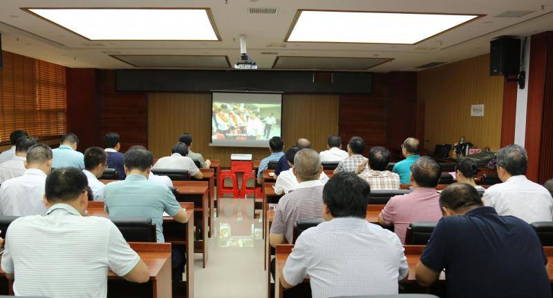 我区各级纪检监察机关收看学习《勤廉·初心——致敬广西勤廉榜样》颁奖仪式