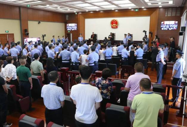 北京恶势力团伙17人一审判决 最高获刑13年