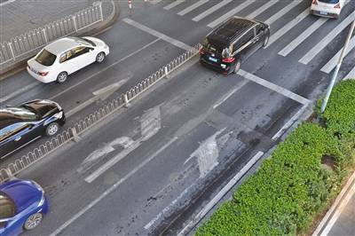 部分路段通行不畅探访：道路变窄道减少，路口未设红绿灯