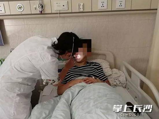 这个吻有毒？22岁小伙和女友热吻后进了医院(图)