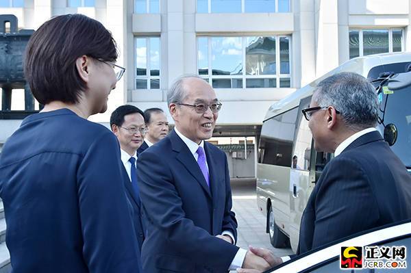 张军会见新加坡首席大法官梅达顺