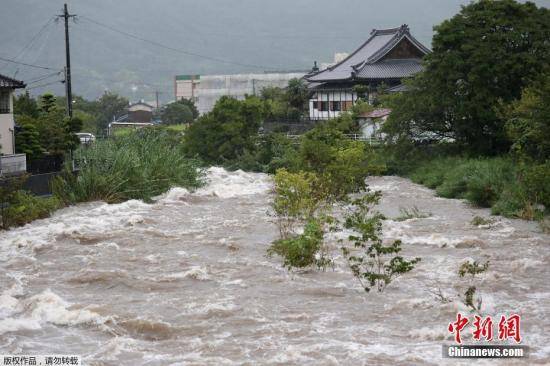 数十年一遇！日本九州暴雨致3人死 逾90万人疏散