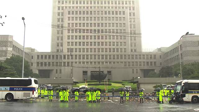 29日，韩国最高法院外加强警戒（KBS新闻）