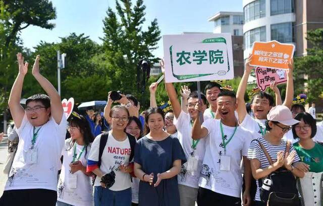 中国农业大学迎新 最小新生不满15周岁