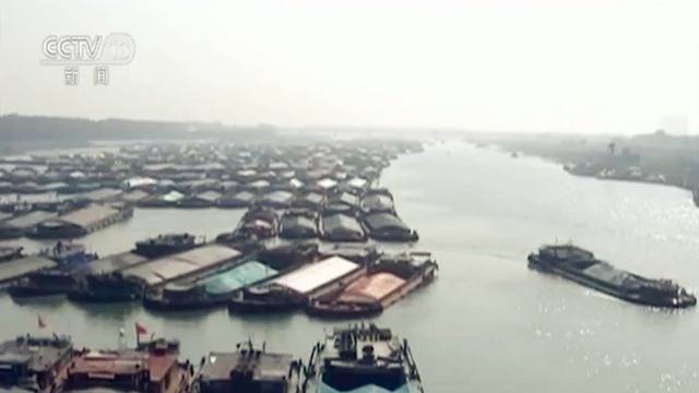 场面震撼！安徽淮河蚌埠段滞留船只超过2000艘