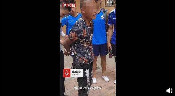 小偷进男生宿舍行窃 结果被一群体育生包围(图)