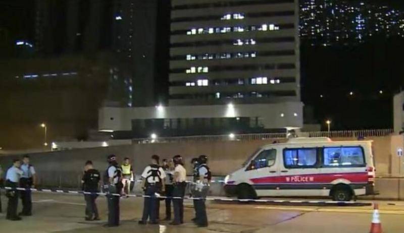 警务人员深夜被砍伤 香港各界：尽快将其绳之以法