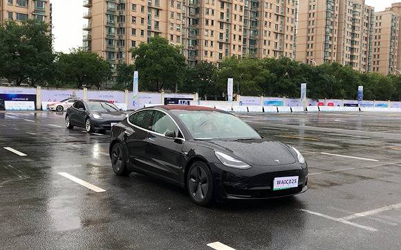 特斯拉的Model3界面新闻记者/摄