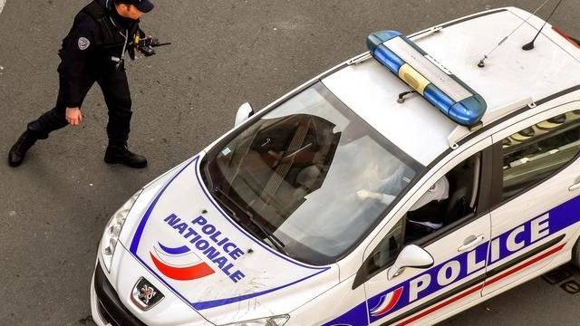 法国突发持刀袭击事件致1死9伤 1名嫌疑人被抓