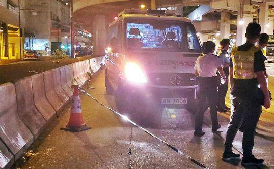 香港街头又现纵火袭警 长安剑：暴徒还能蹦跶多久