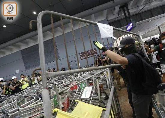 香港机管局：机场航班大致正常 少量取消部分延误