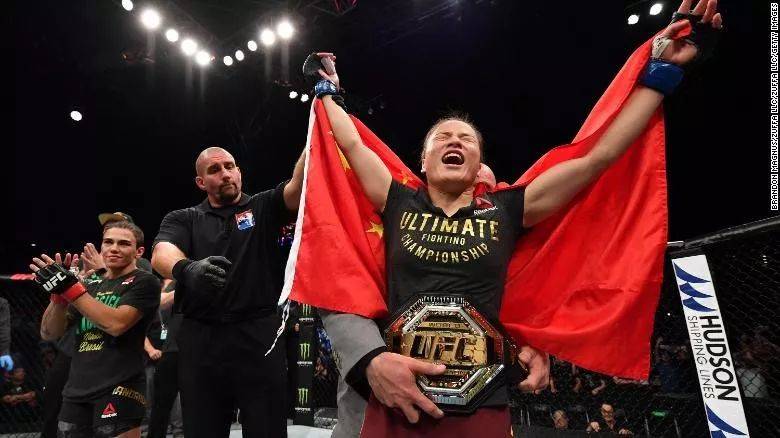 中国首位UFC世界冠军张伟丽:我来自中国 记住我