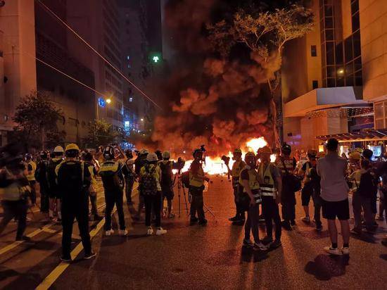 香港警方：破坏行为好似瘟疫漫延