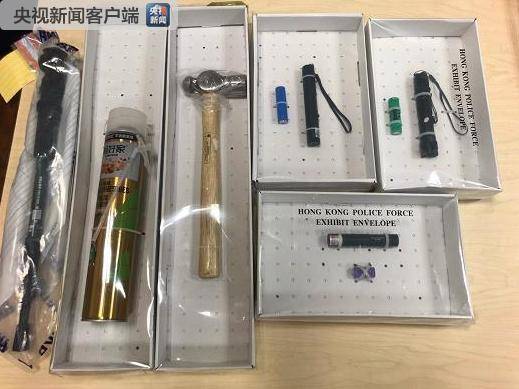 香港警方在观塘区拘捕4人 涉嫌藏有攻击性武器