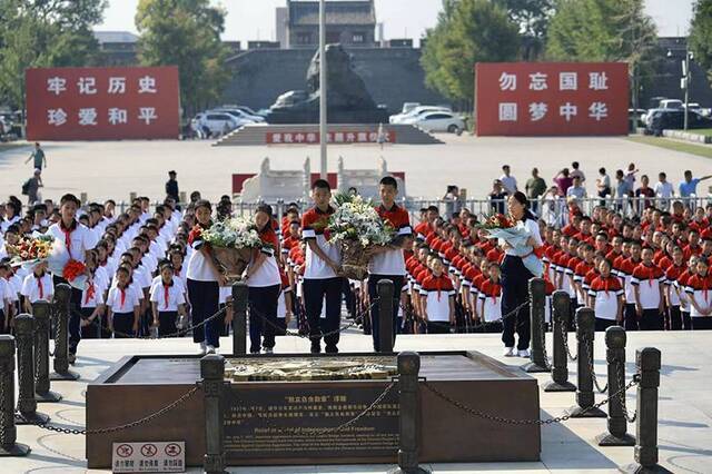 纪念抗战胜利74周年抗战馆展出“拉贝日记”