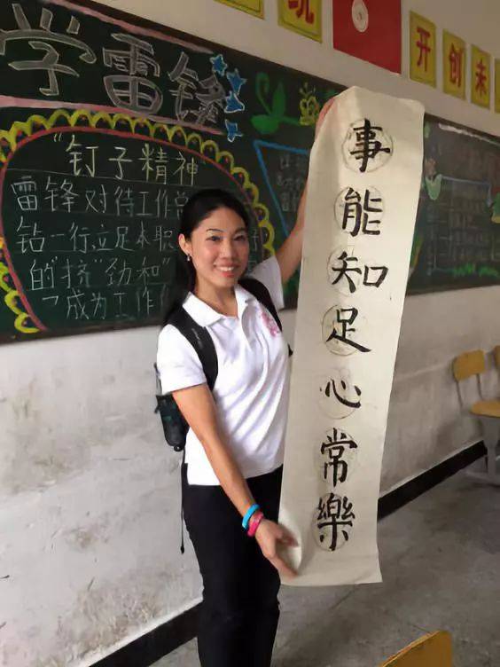 2015年5月，欧阳凤盈在江西省瑞金市探访小学。