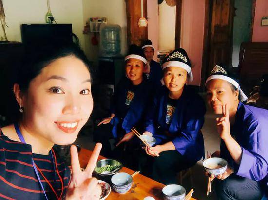2019年4月，在广西桂林拜访绣娘。