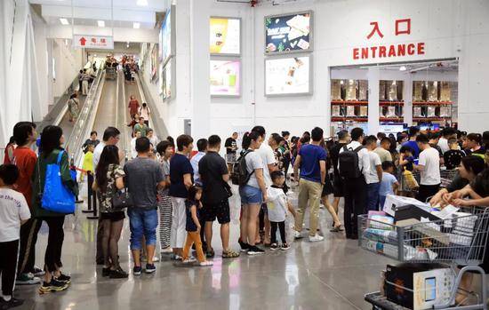 美国超市巨头开市客（Costco）上海开业人气爆棚中新社记者汤彦俊摄