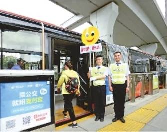 公交BRT1路进出站 为啥要“多等三秒”