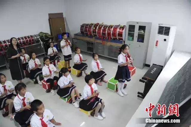 中国第一所希望小学开学 第一课老师讲了这两个字
