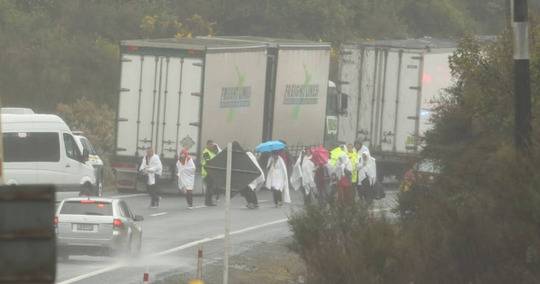 新西兰一巴士翻车造成6人死亡 死者中含中国游客