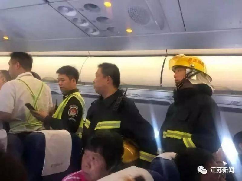 客机起飞后舱内起火 终于知道为啥充电宝不能托运了